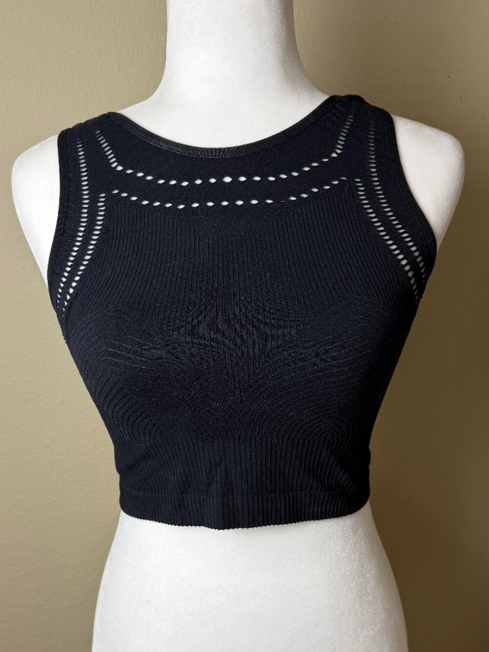 By ANTHROPOLOGIE Black Sheer Ribbed Seamless Tank Top Cropped Black Size M/L